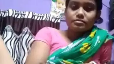 Desi village randi in saree exposing thick pussy