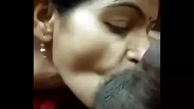 Mallu sex video of a young bhabhi giving an amazing blowjob