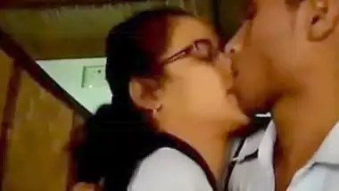 College boy & girl lipkiss in dhaba/Telugu college lovers fucking mms