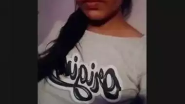 Cute Desi girl Showing Boobs