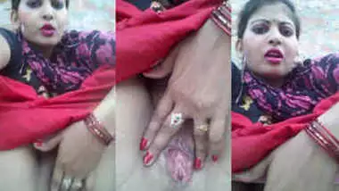 horny desi babe showing her pussy hole with moan