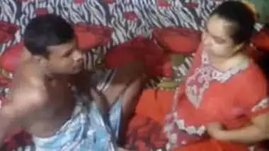 desi aunty caught by handy camera