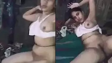 neighbour girl capturing desi wife in her mobile