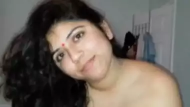 Super Beautiful Bhabi Blowjob in Dark Room