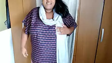 Desi Nri BBW Aunty Stripping