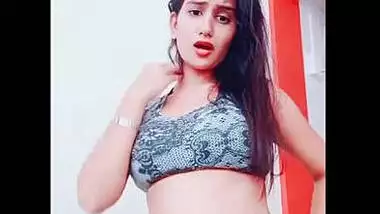 Hot navel college babe subha erotic navel show.