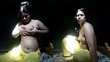 desi aunty hot boob show