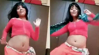 sexy desi babe shaking her hot belly