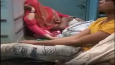 Sucking pussy of desi wife inside train