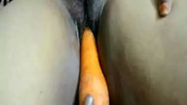 desi wife inserting carrot in pussy