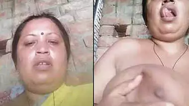 desi aunty showing big boobs