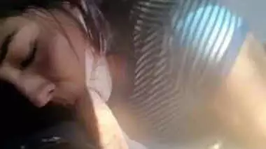 Car blow job ends up with mouthful of cum