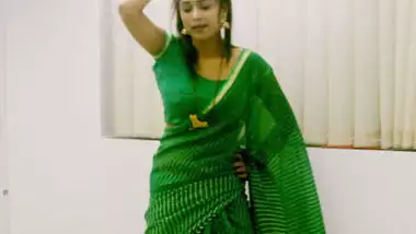 Desi wife hot dance