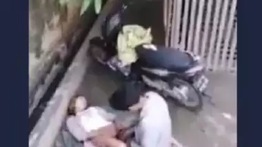 Myanmar girl fucking with her bf outdoor