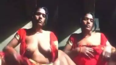 Village Bhabi Showing her Boobs and Pussy