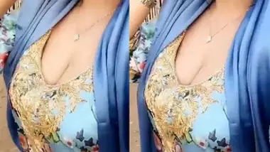 Desi bhabhi hot curves slefie