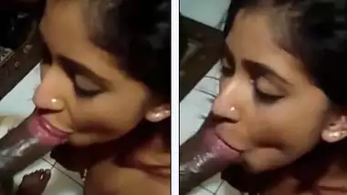 Desi girl sucking boyfriend lund