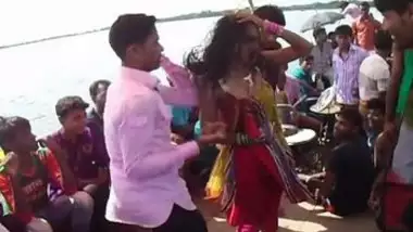 Desi Girl Piknik dance on boot