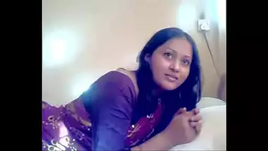 Enjoying Sexy Body Parts Of Bhojpuri Aunty