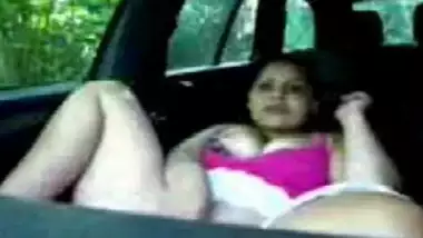 Hindustani maid aur malik ka car mai Hindi chudai mms