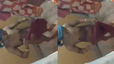 Desi Bhabhi Bathing