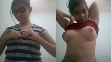 Desi young babe recording herself nude part 2