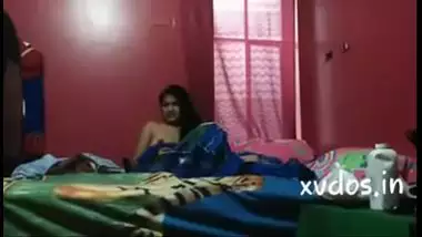 Cheating bhabhi ke padosi se chudai ki Hindi blue film