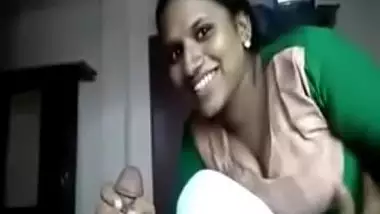 Bangali kaamwali ne 200 rupay mai lund chuskar blowjob di