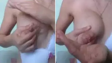 Kashmiri Indian desi girl big bOObs pouring own Doodh