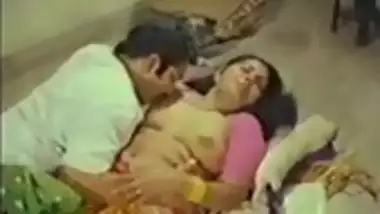 Indian b-grade actress topless sex with co-star in a film