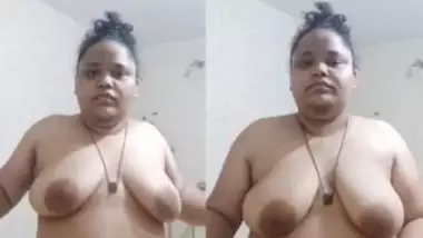 Chubby Indian Bhabi Bathing 3 Clips