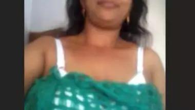 Desi Bhabi Nude Selfie