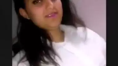 Cute bhabi undresing and showing all