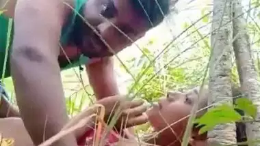 Trapping desi village girl and fucking her outdoor MMS