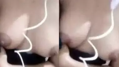 Cute Lankan Girl Showing Her Boobs