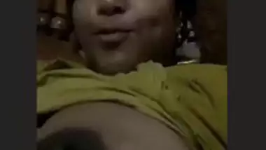 Mallu Bhabhi Showing Her Big Boobs