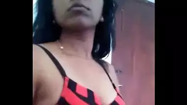 Sexy Pune Girl’s Hot Tits Pressed