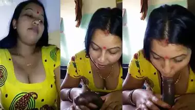 XXX clip: Desi Punjabi Bhabhi In Yellow Salwar Suit Blowjob