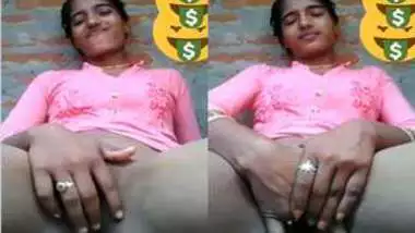 Indian webcam worker sits in front of camera and stimulatea pussy