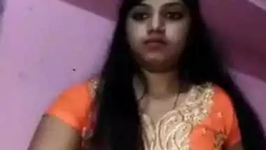 Indian amateur sex model exposes her XXX tits in a solo sex clip