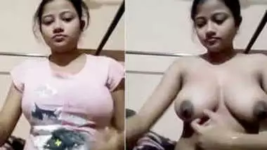 Cute Indian babe makes sex fans see her saggy XXX boobs via webcam