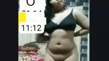 Desi sexy bhabi show her boobs on live