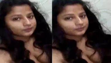 Desi girl has a sex XXX pussy to be masturbated and fingered in shower