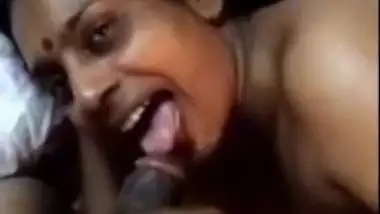 Naked tamil aunty licking sunni during sex