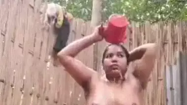 Hot Desi MMS of local village aunty bathing