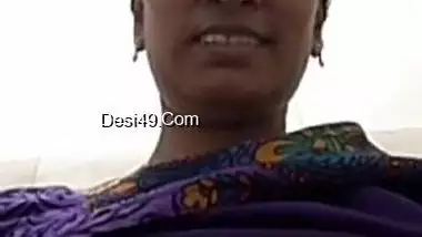 Bored Desi aunty calls the stud to surprise him with big breasts