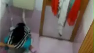 Sexy indian bhabhi peeing video caught on camera