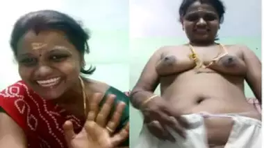 Indian MILF takes off her sex outfit to lay XXX parts open for fans