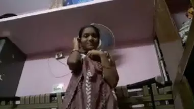 Desi girl show her boob selfie video