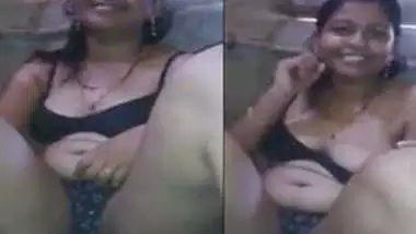 Indian flashes her XXX slit and sex twins with dark nipples on camera